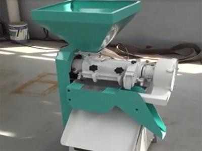 河北保定玉米脫皮機(jī)客戶試機(jī)完成 加工現(xiàn)場(chǎng)